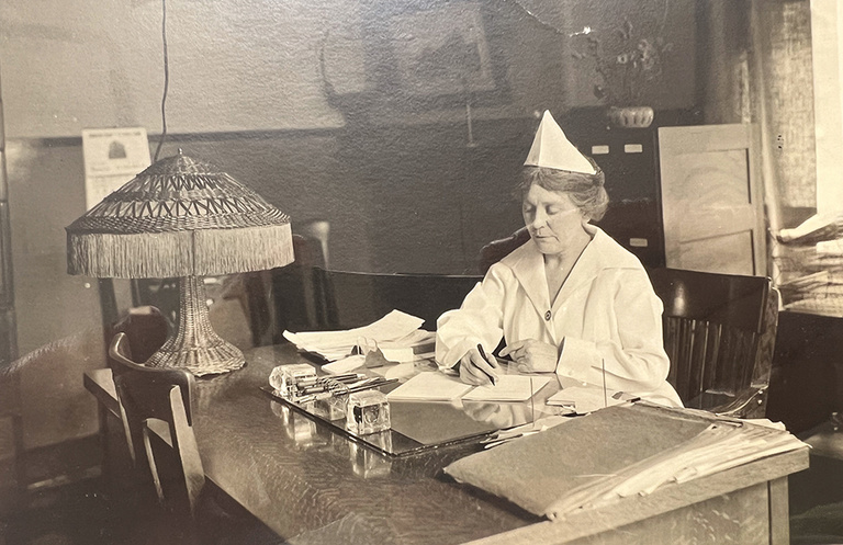 osephine Creelman, Superintendent of Nurses from 1912–1916 and 1922–1925, wearing the cap she designed.